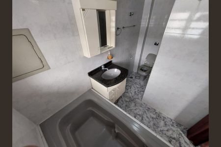 Casa à venda com 5 quartos, 256m² em Vila Dalva, São Paulo