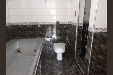 Casa à venda com 256m², 6 quartos e 6 vagas