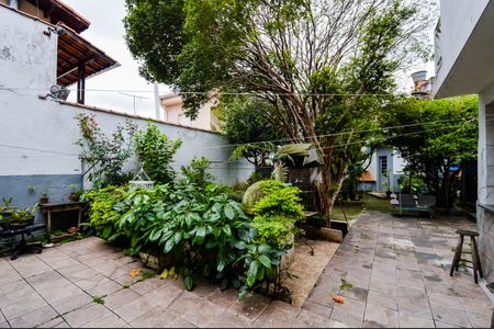 Casa para alugar com 215m², 4 quartos e 6 vagasQuintal 