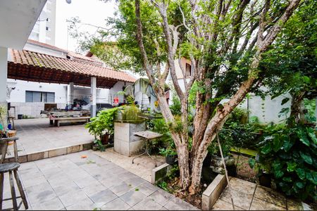 Casa para alugar com 215m², 4 quartos e 6 vagasQuintal 