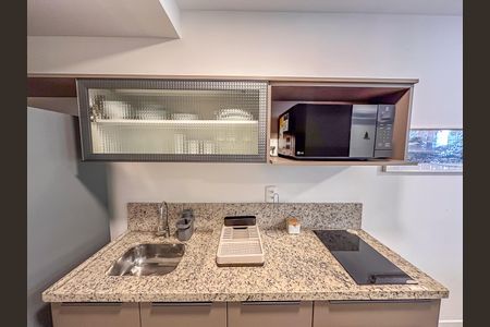 Studio para alugar com 33m², 1 quarto e sem vaga Studio para alugar com 33m², 1 quarto e sem vagaCozinha - Armários