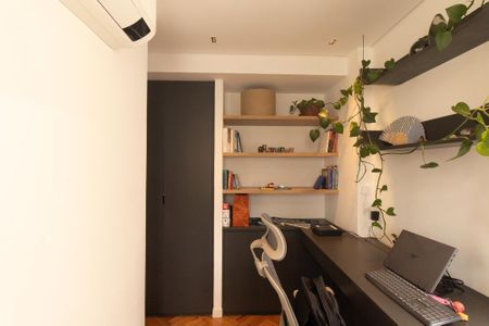 Escritório de apartamento à venda com 1 quarto, 77m² em Água Verde, Curitiba