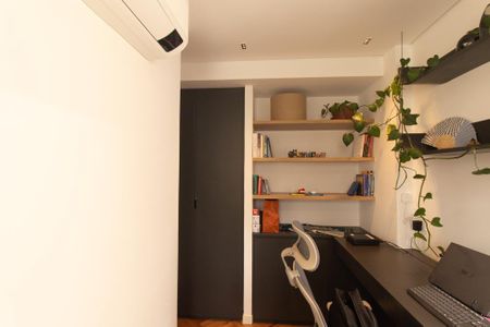 Escritório de apartamento à venda com 1 quarto, 77m² em Água Verde, Curitiba