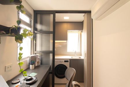 Escritório de apartamento à venda com 1 quarto, 77m² em Água Verde, Curitiba