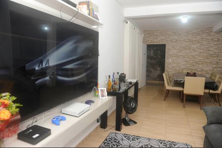 Sala de Estar de casa para alugar com 2 quartos, 100m² em Parque Recanto Monica, Itaquaquecetuba