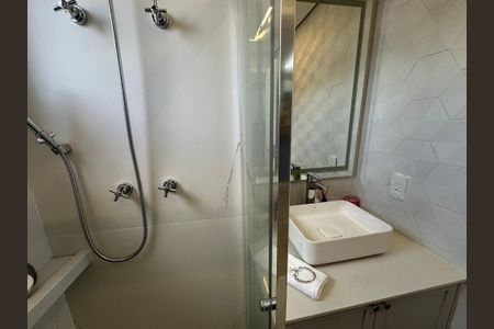 Apartamento à venda com 88m², 2 quartos e 2 vagasBanheiro da Suíte 1