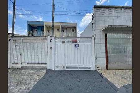 Casa à venda com 165m², 3 quartos e 3 vagasFachada+Placa 