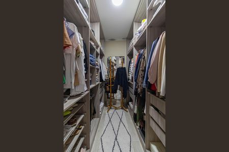 Casa à venda com 165m², 3 quartos e 3 vagasCloset Suíte 1