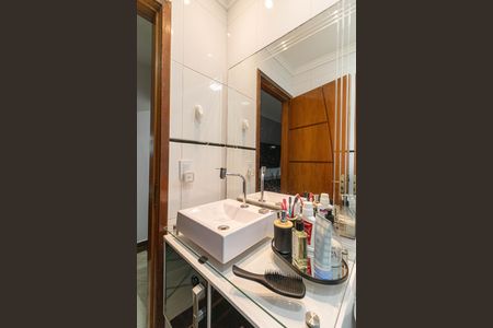 Casa à venda com 165m², 3 quartos e 3 vagasBanheiro Suíte 1