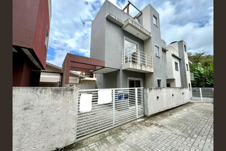 Casa para alugar com 120m², 2 quartos e 1 vaga Casa para alugar com 120m², 2 quartos e 1 vagaFachada