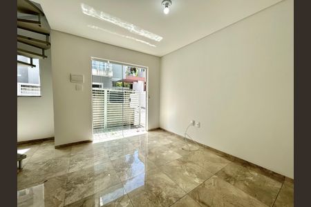 Casa para alugar com 120m², 2 quartos e 1 vaga Casa para alugar com 120m², 2 quartos e 1 vagaSala