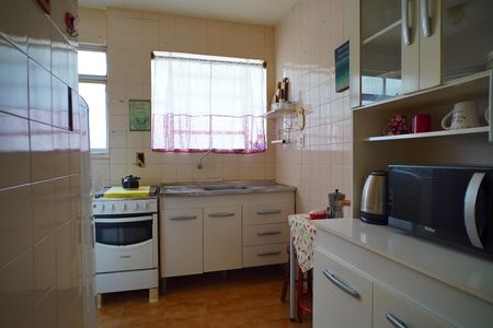 Cozinha  de apartamento para alugar com 1 quarto, 45m² em Passo D’areia, Porto Alegre