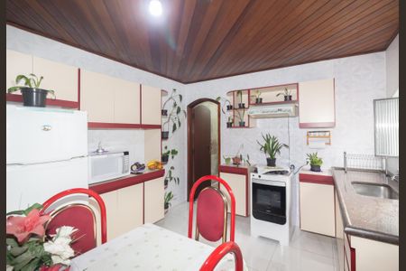 Casa à venda com 121m², 2 quartos e 2 vagas Casa à venda com 121m², 2 quartos e 2 vagasCozinha