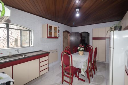 Casa à venda com 121m², 2 quartos e 2 vagas Casa à venda com 121m², 2 quartos e 2 vagasCozinha