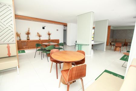Apartamento à venda com 74m², 2 quartos e 2 vagasSalão de Festas