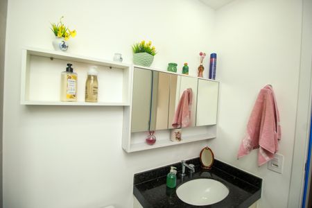 Apartamento à venda com 74m², 2 quartos e 2 vagasBanheiro da Suíte