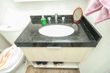 Apartamento à venda com 74m², 2 quartos e 2 vagasBanheiro da Suíte