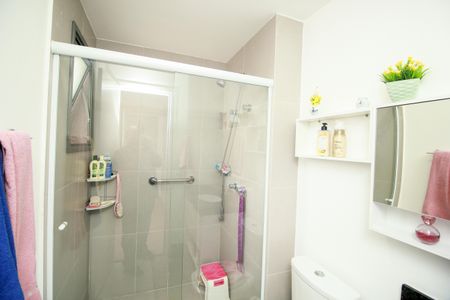 Apartamento à venda com 74m², 2 quartos e 2 vagasBanheiro da Suíte