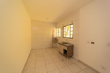 Sala/Cozinha de casa para alugar com 1 quarto, 30m² em Jardim Verônia, São Paulo