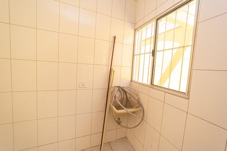 Sala/Cozinha e Área de Serviço de casa para alugar com 1 quarto, 30m² em Jardim Verônia, São Paulo