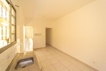 Sala/Cozinha de casa para alugar com 1 quarto, 30m² em Jardim Verônia, São Paulo