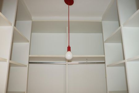 Casa de condomínio para alugar com 295m², 4 quartos e 4 vagasCloset da Suíte 3