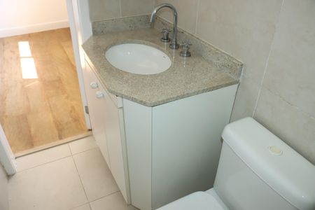 Casa de condomínio para alugar com 295m², 4 quartos e 4 vagasBanheiro da Suíte