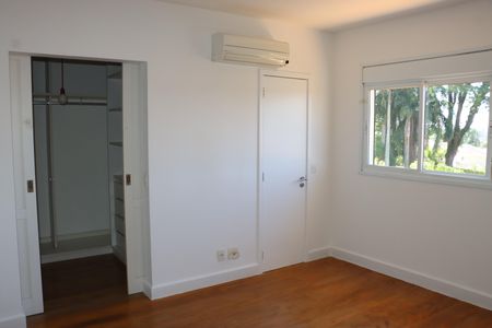 Casa de condomínio para alugar com 295m², 4 quartos e 4 vagasSuíte 3