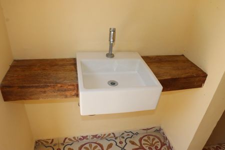 Casa de condomínio para alugar com 295m², 4 quartos e 4 vagasBanheiro de serviço 2