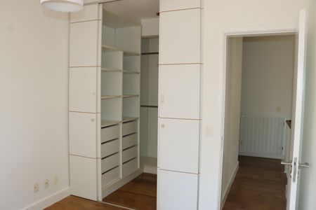 Casa de condomínio para alugar com 295m², 4 quartos e 4 vagasCloset da Suíte