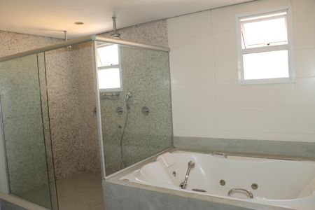 Casa de condomínio para alugar com 295m², 4 quartos e 4 vagasBanheiro da Suíte 3