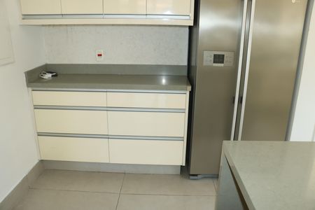 Casa de condomínio para alugar com 295m², 4 quartos e 4 vagasCozinha