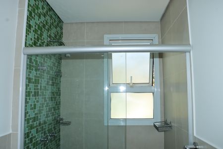 Casa de condomínio para alugar com 295m², 4 quartos e 4 vagasBanheiro social