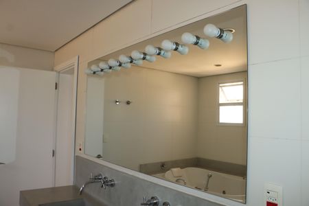 Casa de condomínio para alugar com 295m², 4 quartos e 4 vagasBanheiro da Suíte 3