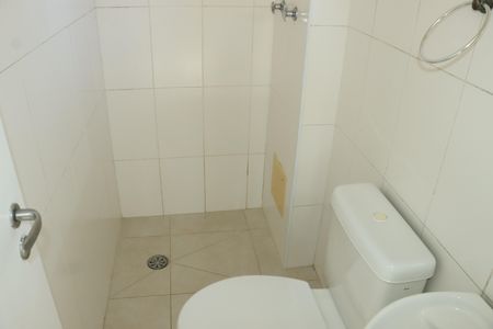 Casa de condomínio para alugar com 295m², 4 quartos e 4 vagasBanheiro de serviço