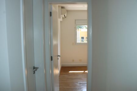 Casa de condomínio para alugar com 295m², 4 quartos e 4 vagasCorredor