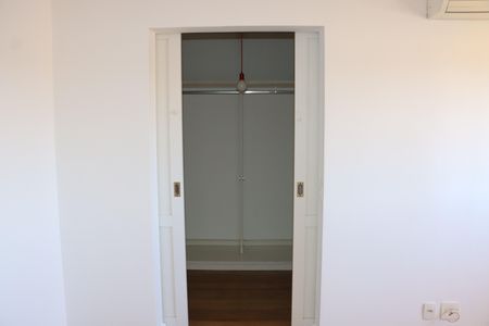 Casa de condomínio para alugar com 295m², 4 quartos e 4 vagasSuíte 3