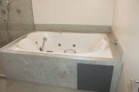 Casa de condomínio para alugar com 295m², 4 quartos e 4 vagasBanheiro da Suíte 3