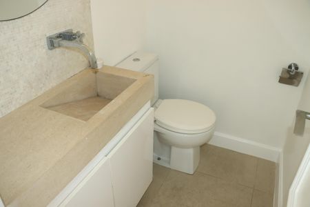 Casa de condomínio para alugar com 295m², 4 quartos e 4 vagasLavabo