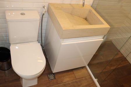 Casa de condomínio para alugar com 295m², 4 quartos e 4 vagasBanheiro da Suíte 4