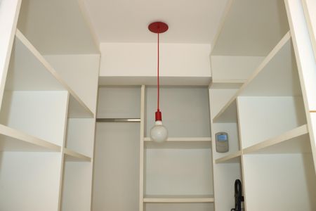 Casa de condomínio para alugar com 295m², 4 quartos e 4 vagasCloset da Suíte