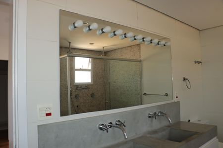 Casa de condomínio para alugar com 295m², 4 quartos e 4 vagasBanheiro da Suíte 3