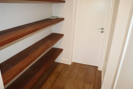 Casa de condomínio para alugar com 295m², 4 quartos e 4 vagasCorredor