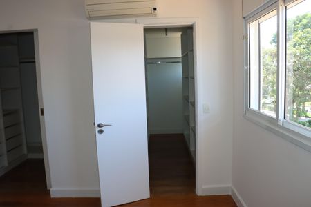 Casa de condomínio para alugar com 295m², 4 quartos e 4 vagasCloset da Suíte 3
