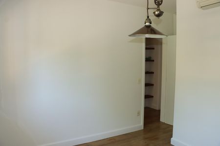 Casa de condomínio para alugar com 295m², 4 quartos e 4 vagasSuíte 2