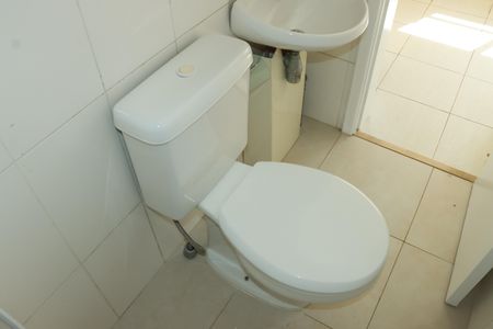 Casa de condomínio para alugar com 295m², 4 quartos e 4 vagasBanheiro de serviço