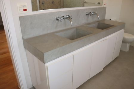 Casa de condomínio para alugar com 295m², 4 quartos e 4 vagasBanheiro da Suíte 3