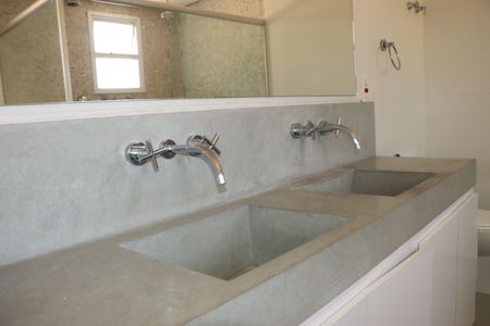 Casa de condomínio para alugar com 295m², 4 quartos e 4 vagasBanheiro da Suíte 3