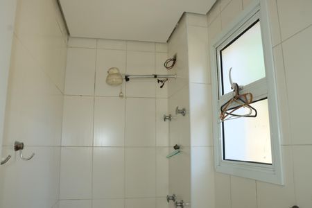 Casa de condomínio para alugar com 295m², 4 quartos e 4 vagasBanheiro de serviço