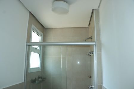 Casa de condomínio para alugar com 295m², 4 quartos e 4 vagasBanheiro da Suíte